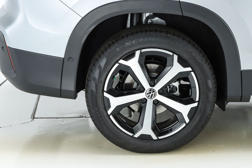 2026 Volkswagen Tiguan SE - Photo 13