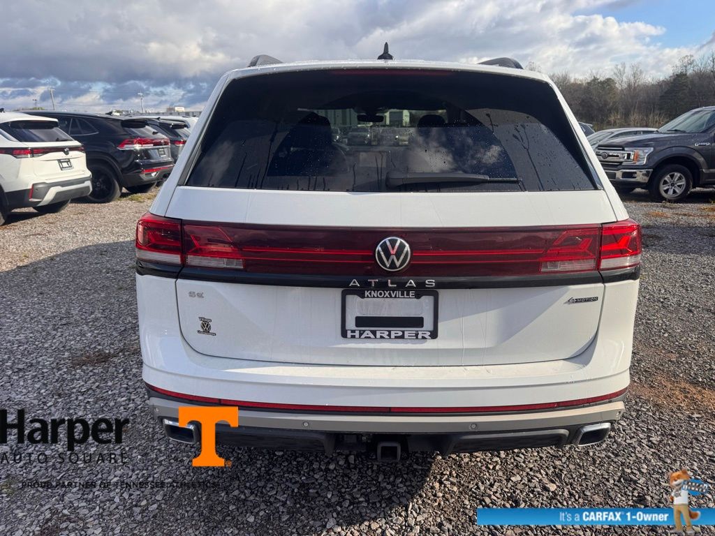 2024 Volkswagen Atlas Peak Edition SE Technology photo 2