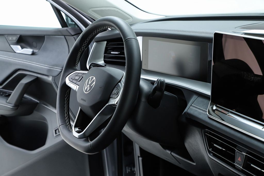 2026 Volkswagen Tiguan SE - Photo 35