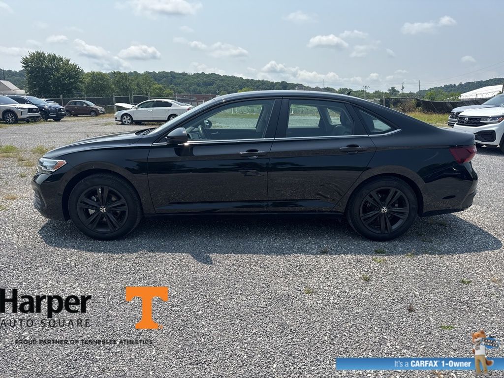 Used 2024 Volkswagen Jetta SE with VIN 3VW7M7BU7RM052731 for sale in Knoxville, TN