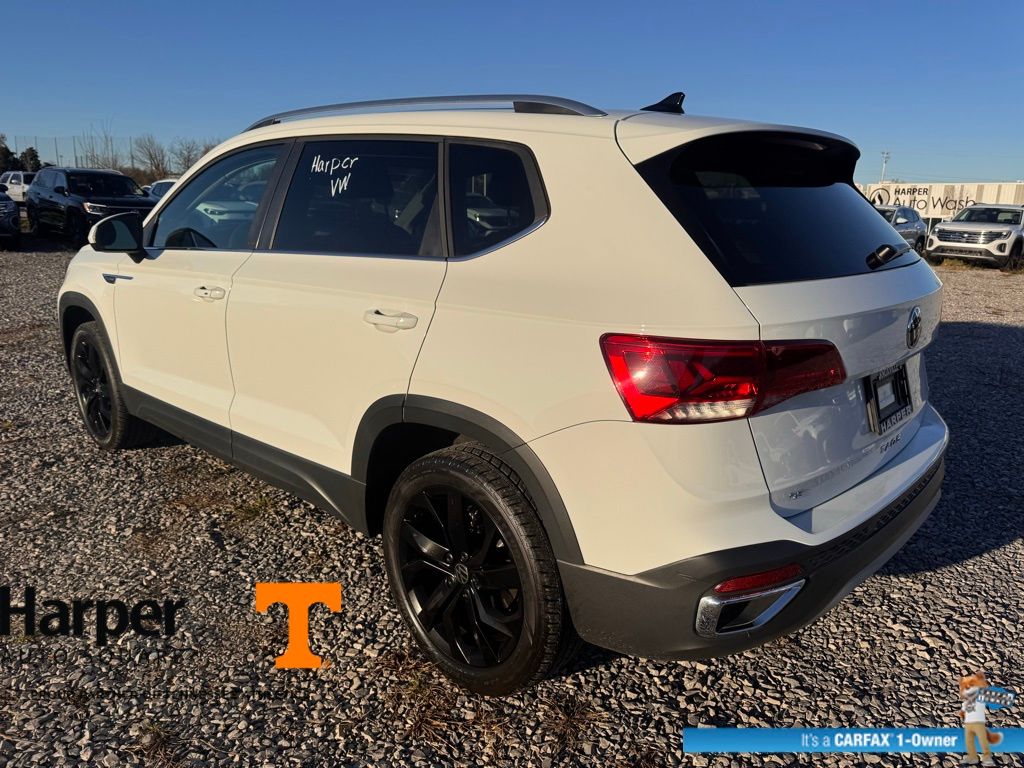 2024 Volkswagen Taos SE photo 3