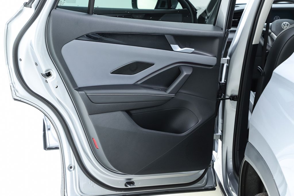 2026 Volkswagen Tiguan SE - Photo 17