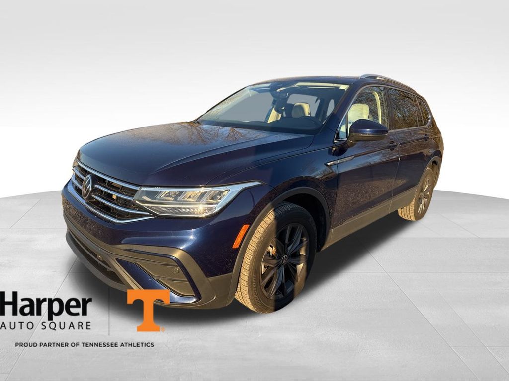2023 Volkswagen Tiguan SE's photo