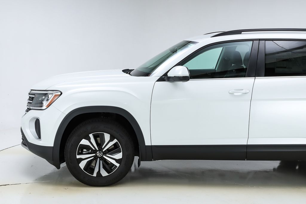 2026 Volkswagen Atlas SE photo 2
