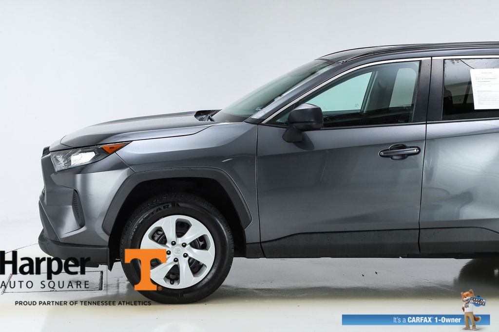 2020 Toyota RAV4 LE photo 2
