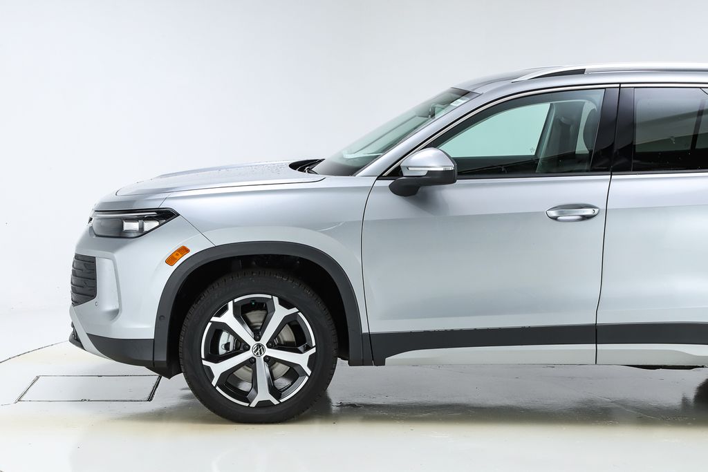 2026 Volkswagen Tiguan SE - Photo 3