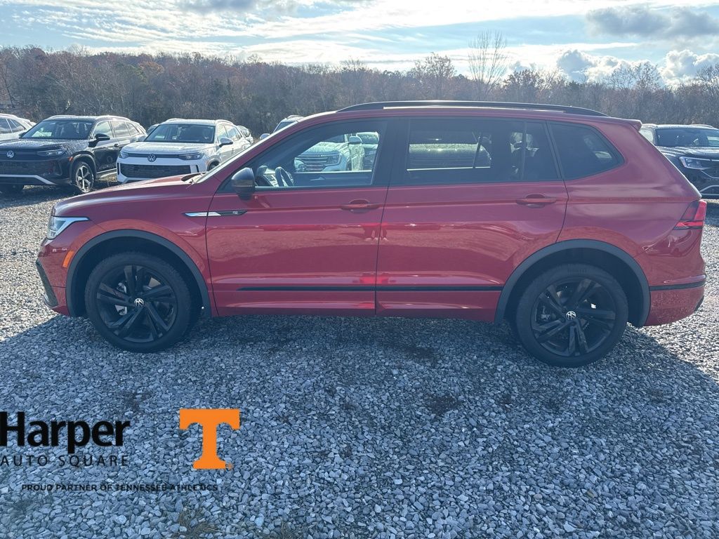 2024 Volkswagen Tiguan SE R-Line Black photo 2