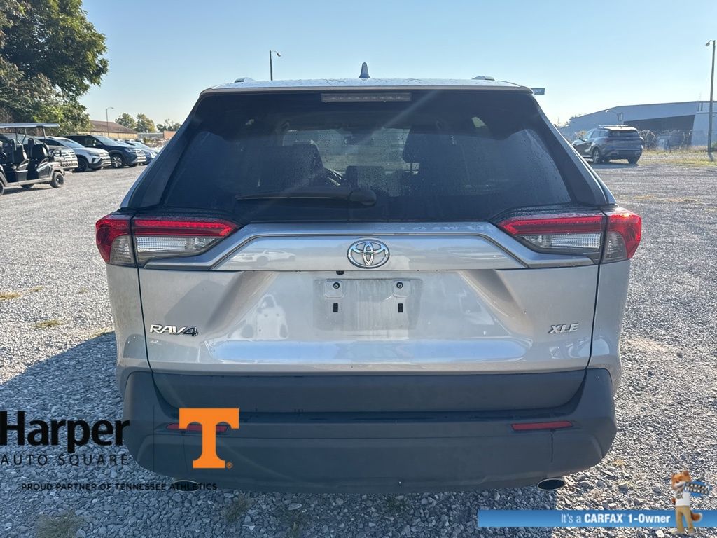 2022 Toyota RAV4 XLE photo 4