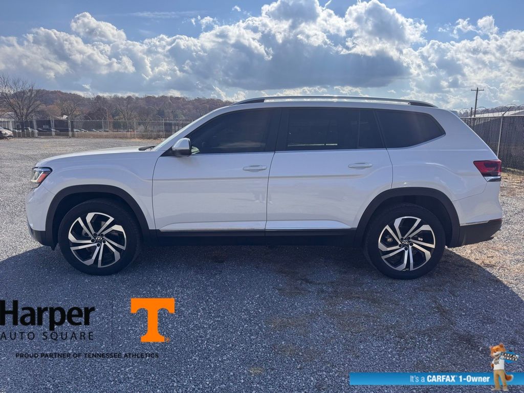 2023 Volkswagen Atlas SEL photo 2