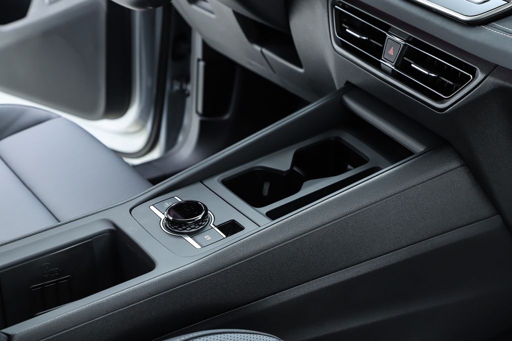 2026 Volkswagen Tiguan SE - Photo 34