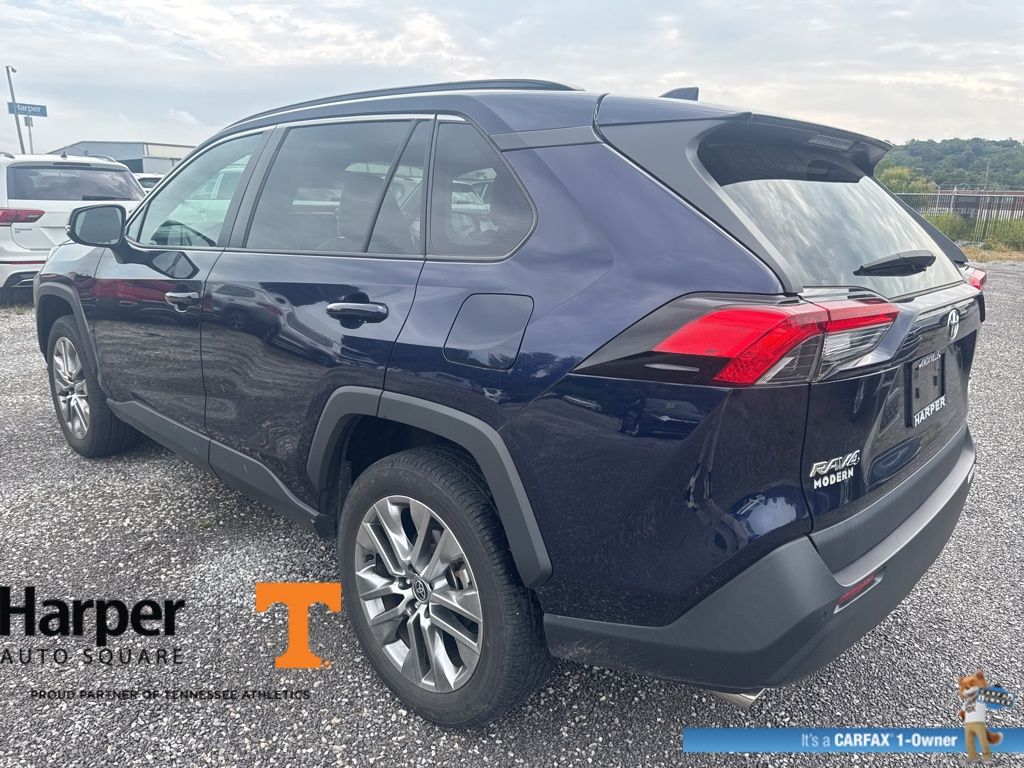2023 Toyota RAV4 XLE Premium photo 3