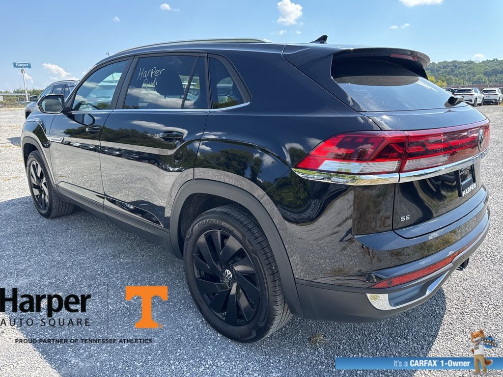 2024 Volkswagen Atlas Cross Sport SE Technology photo 2