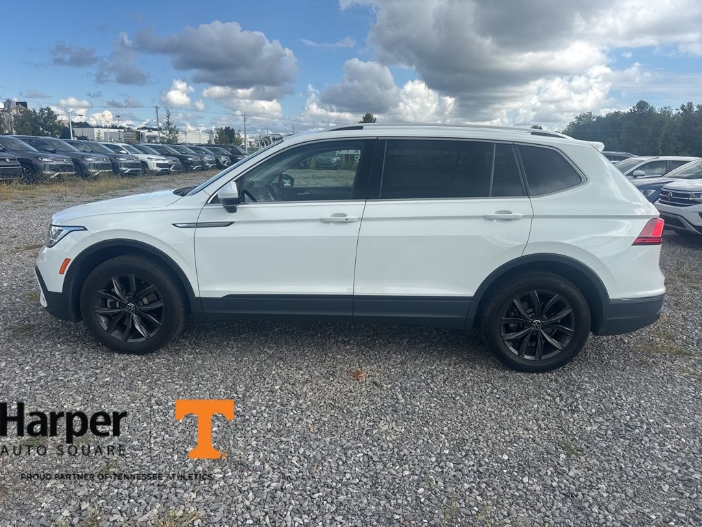 2022 Volkswagen Tiguan SE photo 2