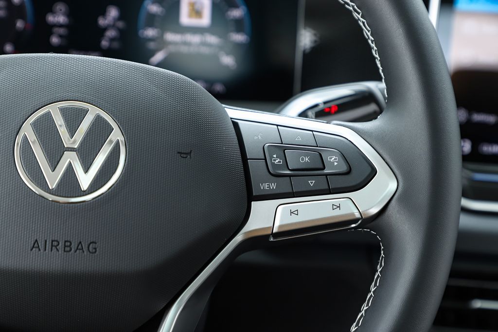 2026 Volkswagen Tiguan SE - Photo 22