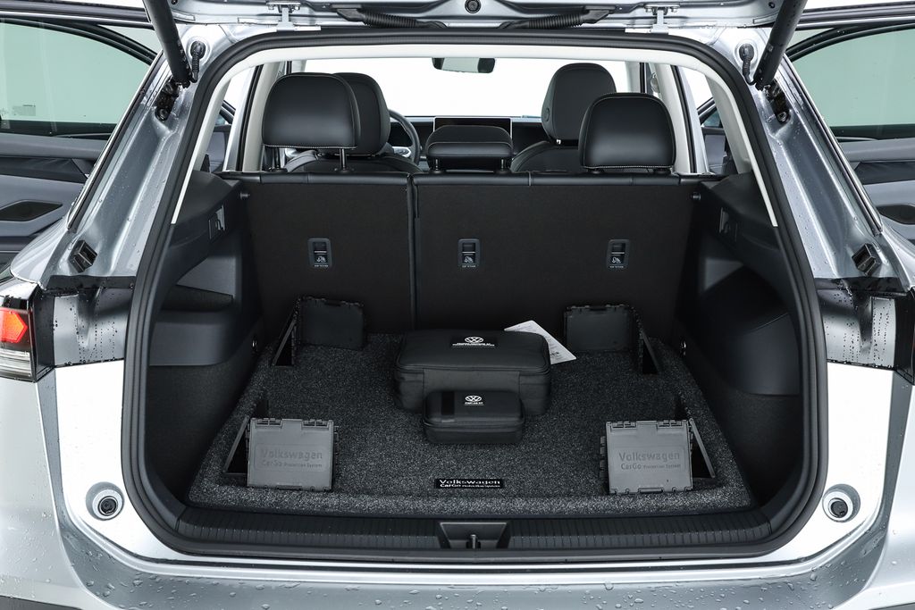 2026 Volkswagen Tiguan SE - Photo 29