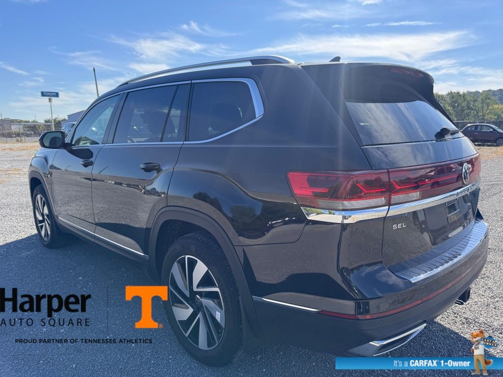 2024 Volkswagen Atlas SEL photo 3