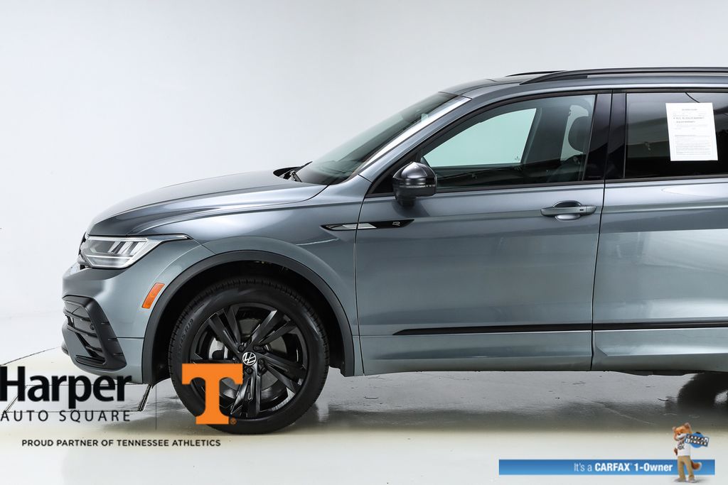 2024 Volkswagen Tiguan SE R-Line Black photo 2