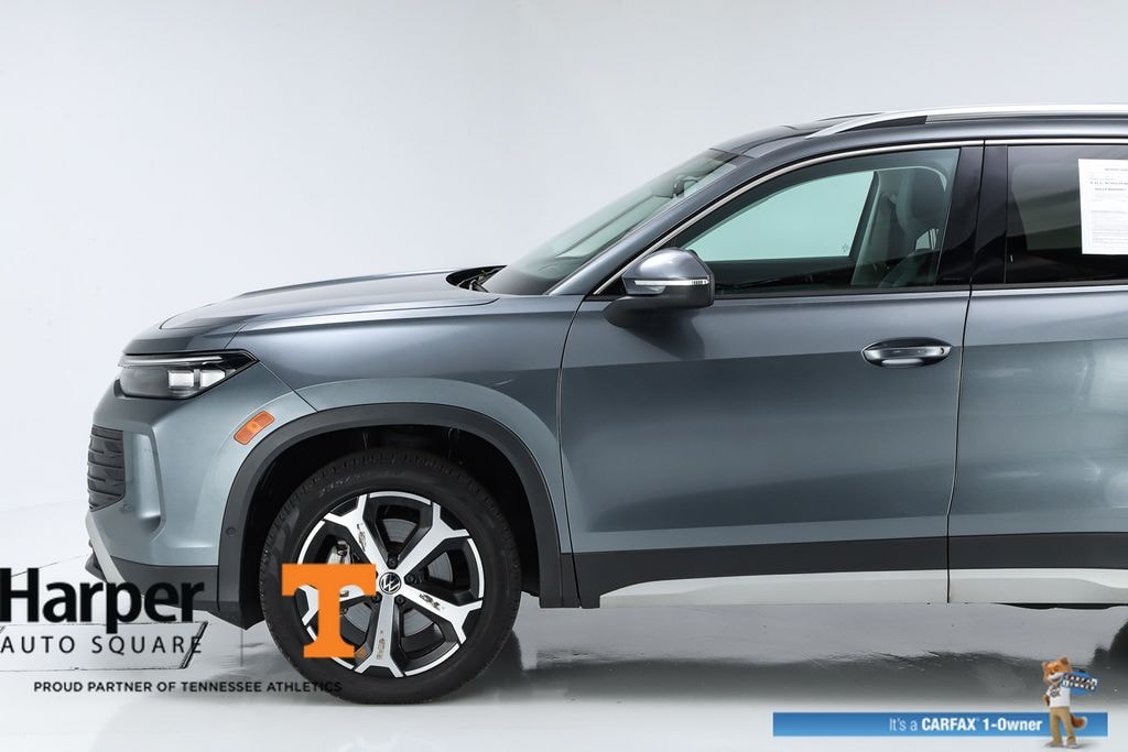 Used 2025 Volkswagen Tiguan 2.0T SE SUV