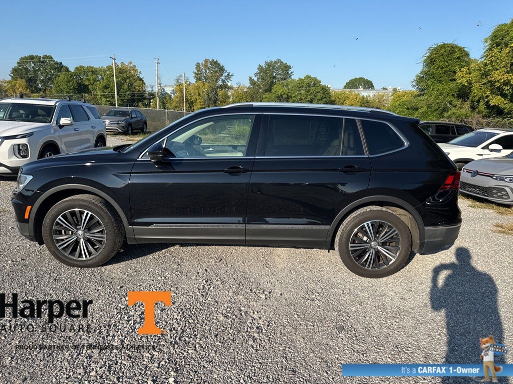 2019 Volkswagen Tiguan SEL photo 2
