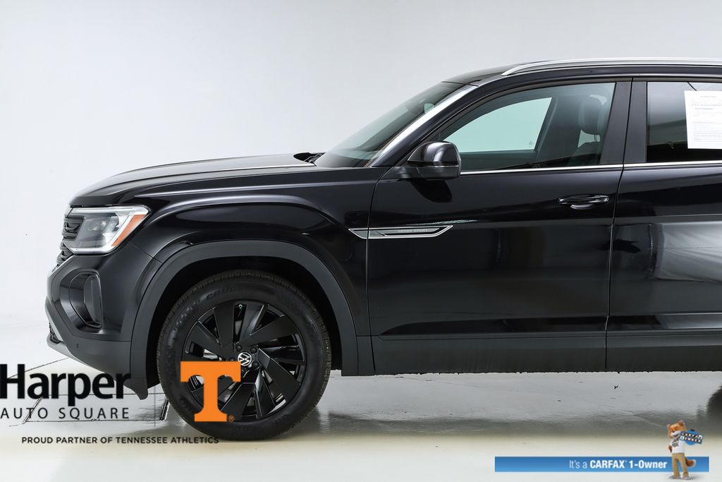 2024 Volkswagen Atlas Cross Sport SE Technology photo 3