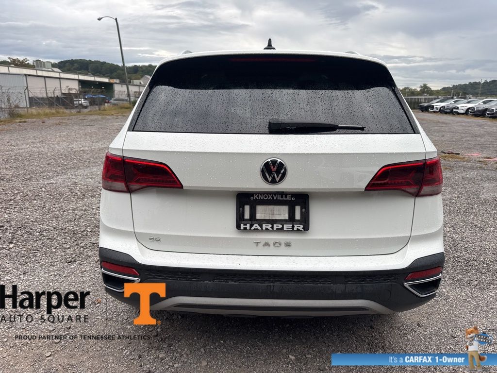 2023 Volkswagen Taos SE photo 3