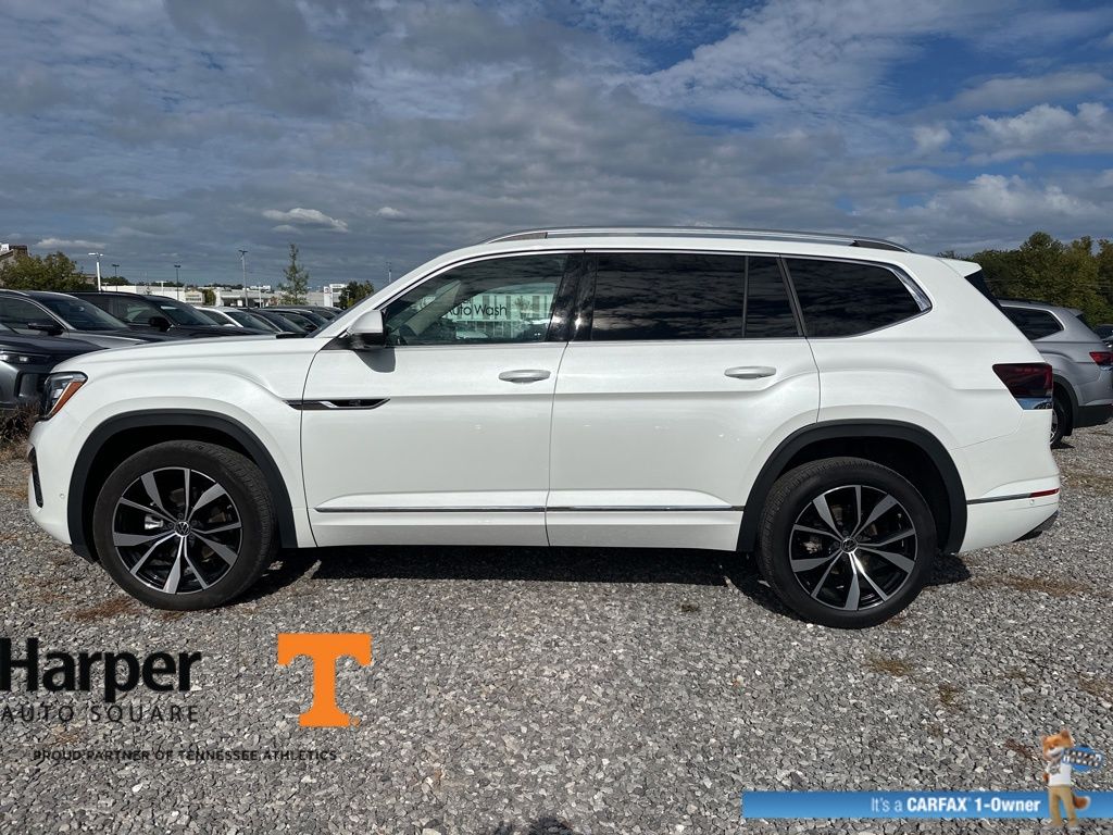 2024 Volkswagen Atlas SEL Premium R-Line photo 2