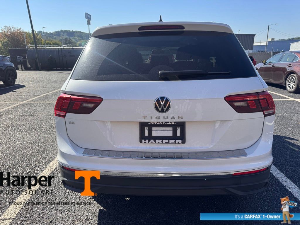2023 Volkswagen Tiguan SE photo 3