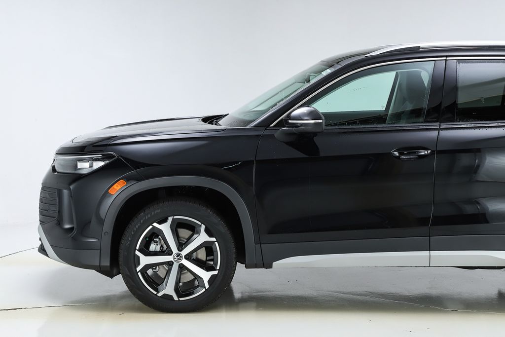 2026 Volkswagen Tiguan SE photo 2