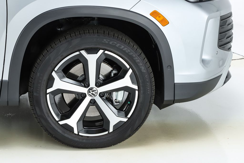 2026 Volkswagen Tiguan SE - Photo 14