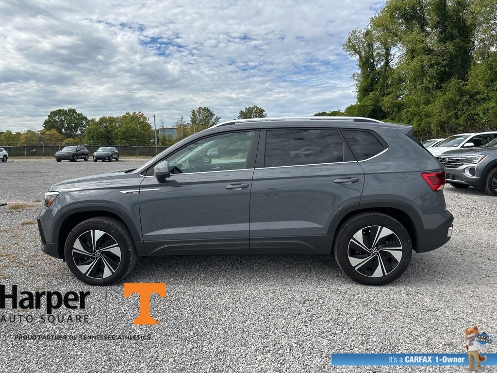 2024 Volkswagen Taos SE photo 2