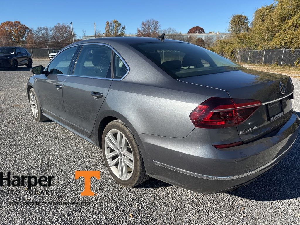 2018 Volkswagen Passat 2.0T SEL Premium photo 3