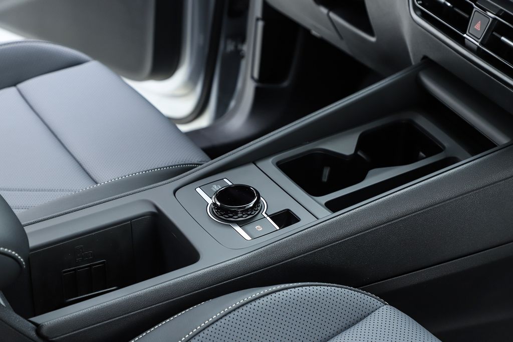 2026 Volkswagen Tiguan SE - Photo 34