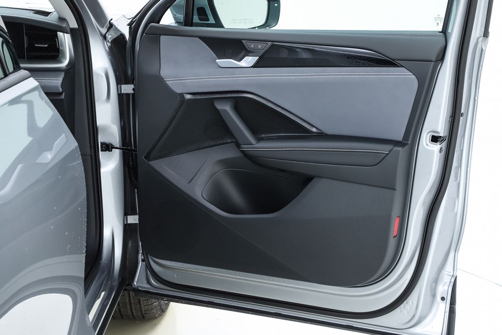 2026 Volkswagen Tiguan SE - Photo 32