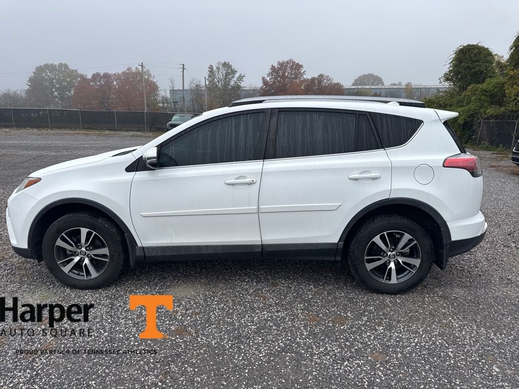 2018 Toyota RAV4 XLE photo 2