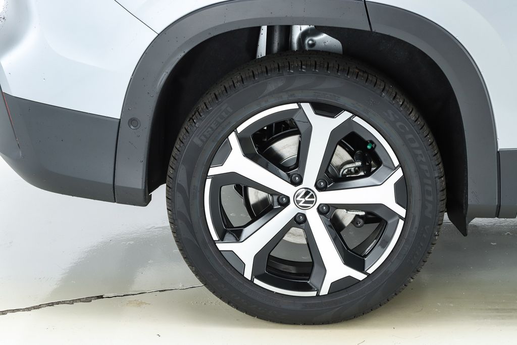 2026 Volkswagen Tiguan SE - Photo 13