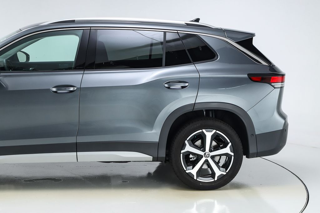 2025 Volkswagen Tiguan SE photo 4