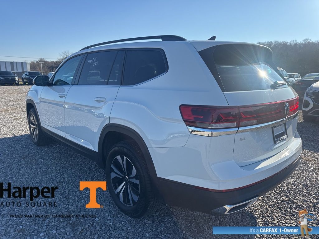 2025 Volkswagen Atlas SE photo 3