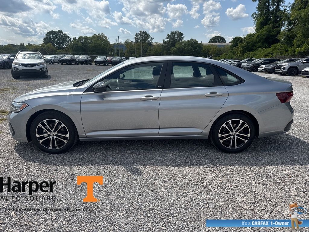 2024 Volkswagen Jetta 1.5T Sport photo 2