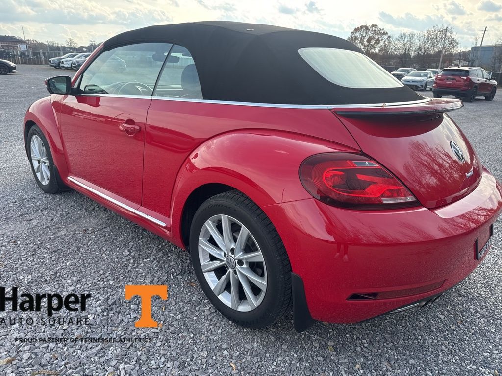 2018 Volkswagen Beetle SE photo 3