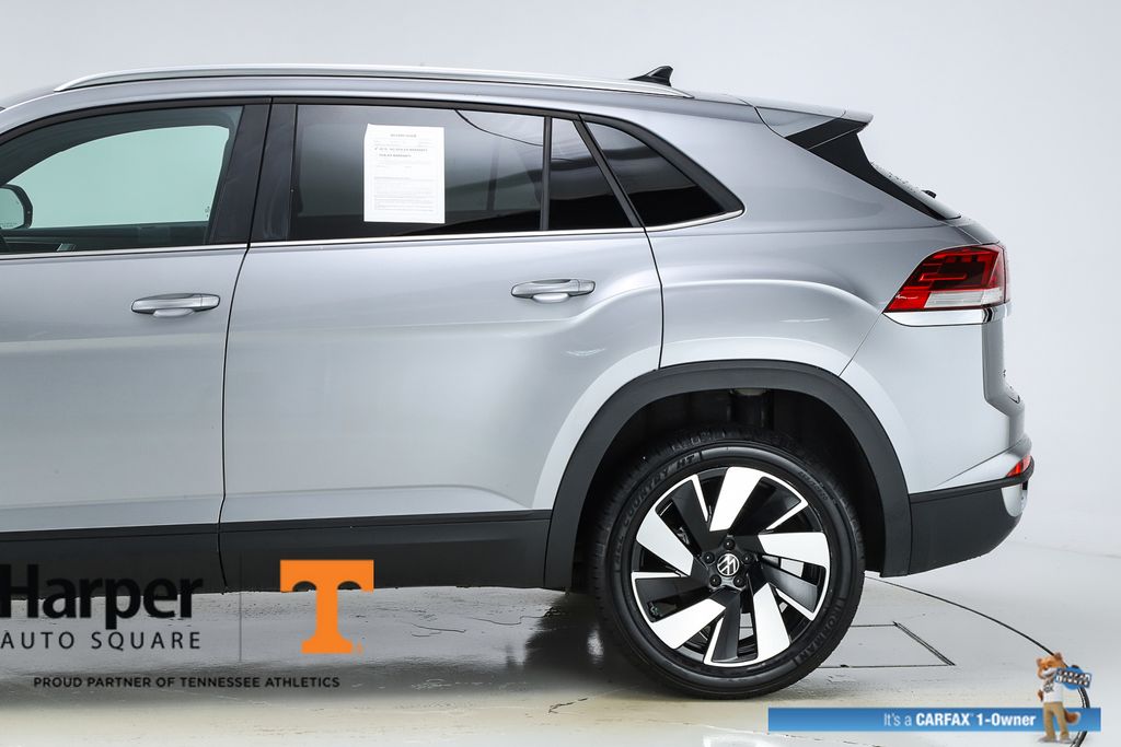 2024 Volkswagen Atlas Cross Sport SE Technology photo 3
