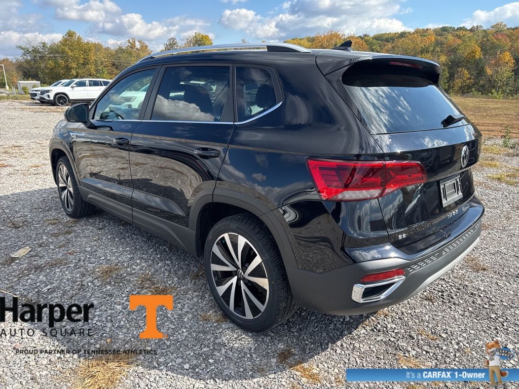2023 Volkswagen Taos SE photo 3