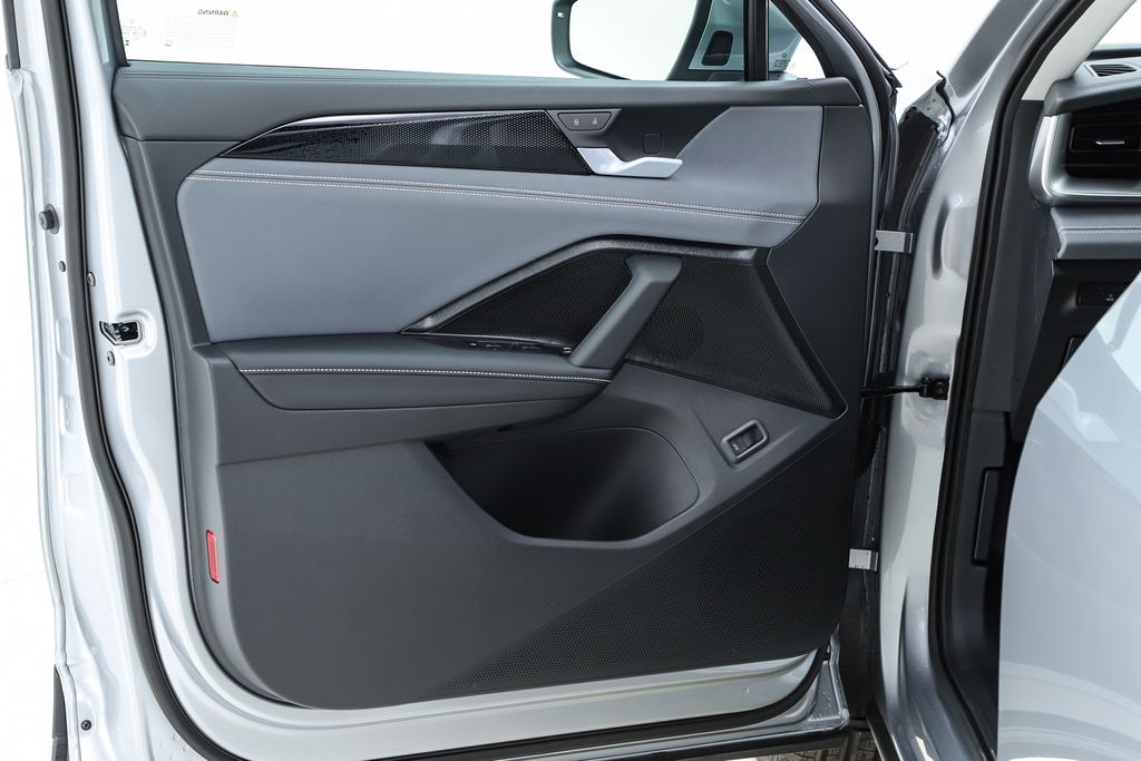 2026 Volkswagen Tiguan SE - Photo 18