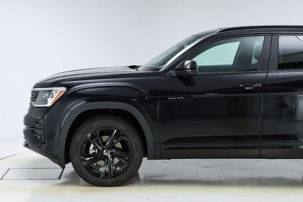 2026 Volkswagen Atlas Cross Sport SEL R-Line photo 3