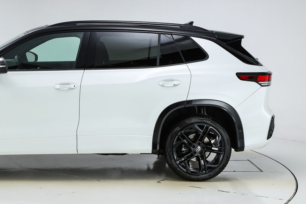 2026 Volkswagen Tiguan SE R-Line Black photo 2