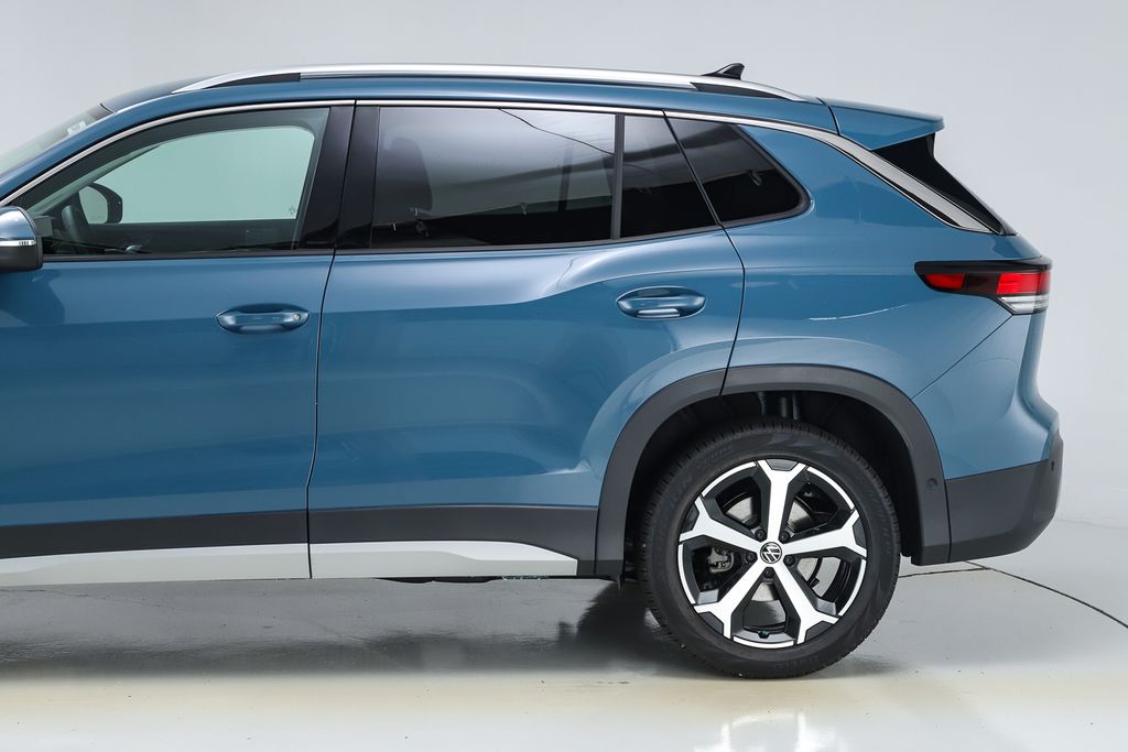 2025 Volkswagen Tiguan SE photo 4