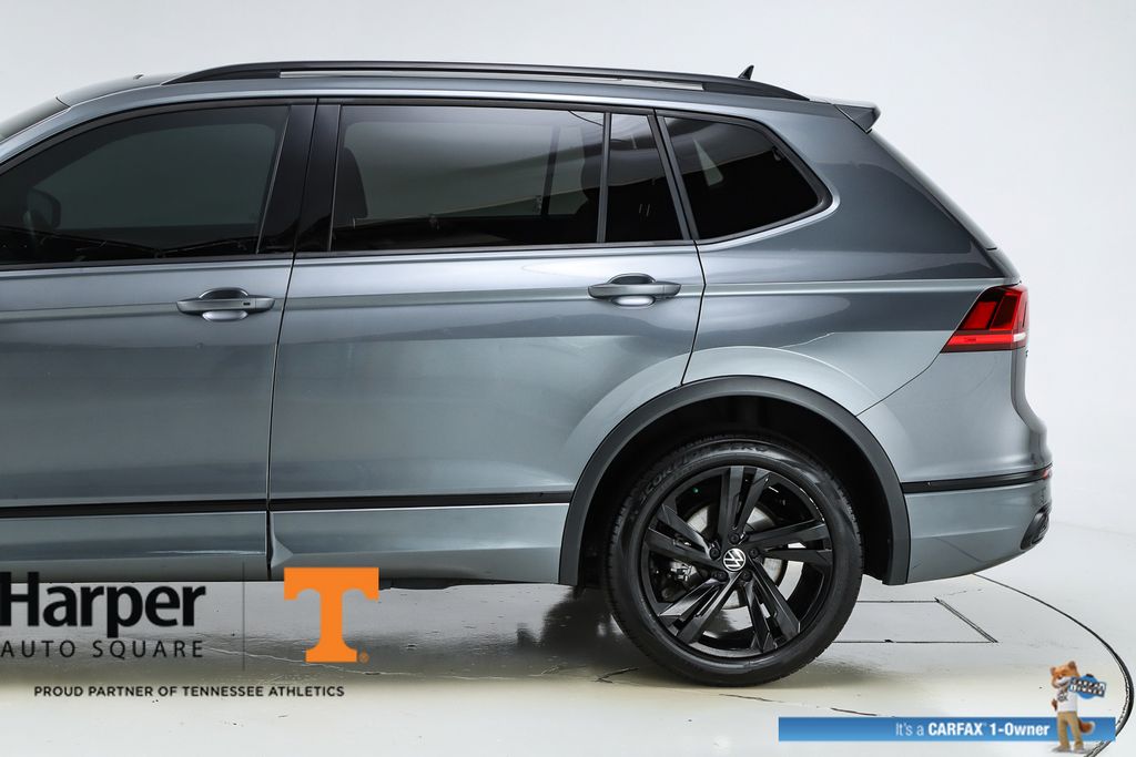 2023 Volkswagen Tiguan SE R-Line Black photo 4