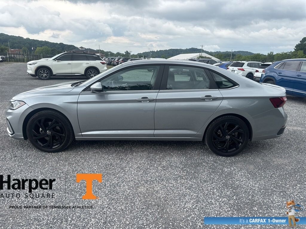 Used 2025 Volkswagen Jetta 1.5T SE Sedan