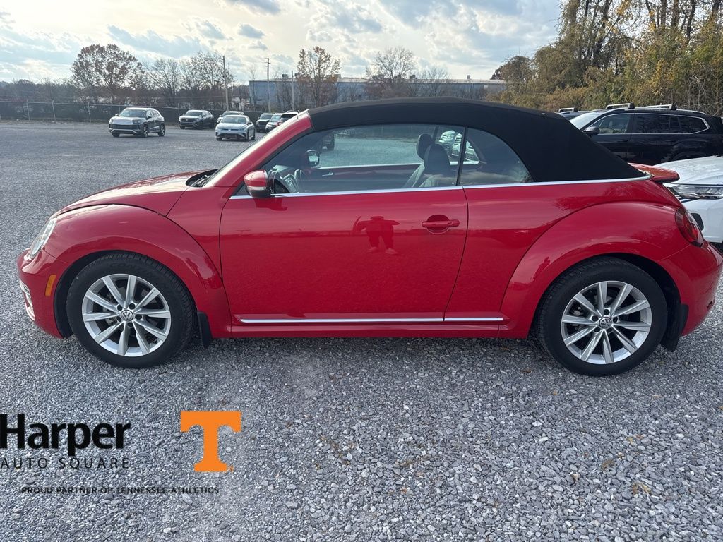 2018 Volkswagen Beetle SE photo 2