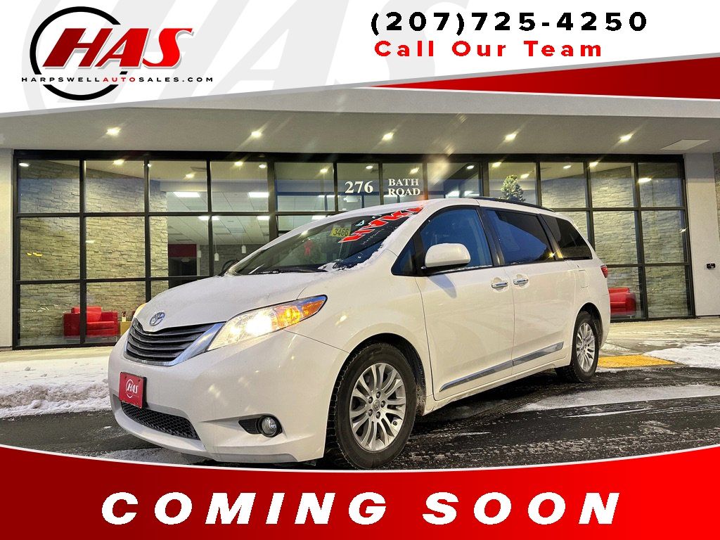 2015 Toyota Sienna XLE's photo