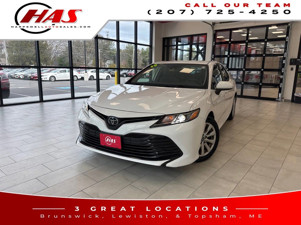 2019 Toyota Camry LE's photo